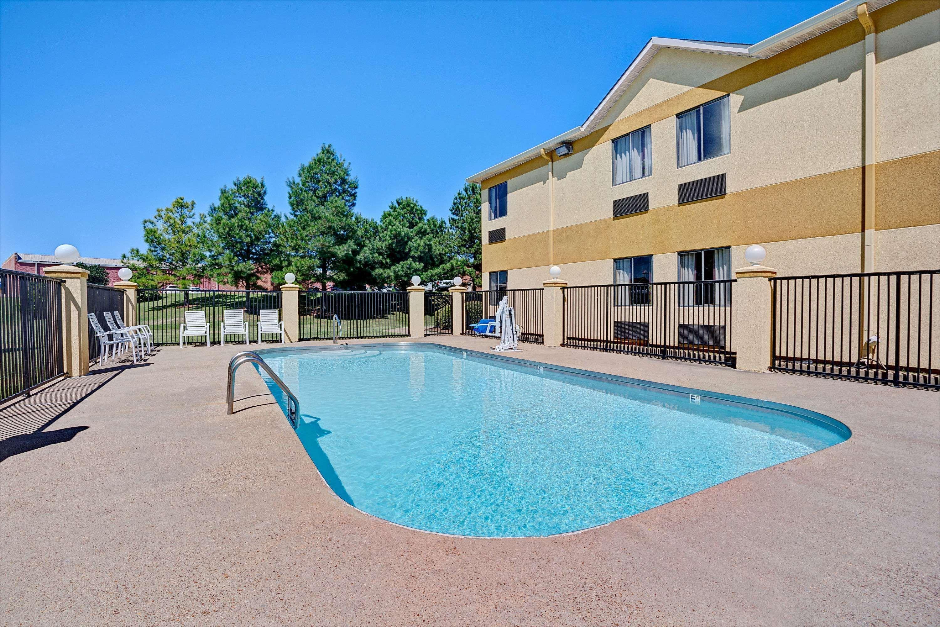 Super 8 By Wyndham Hernando Exterior foto
